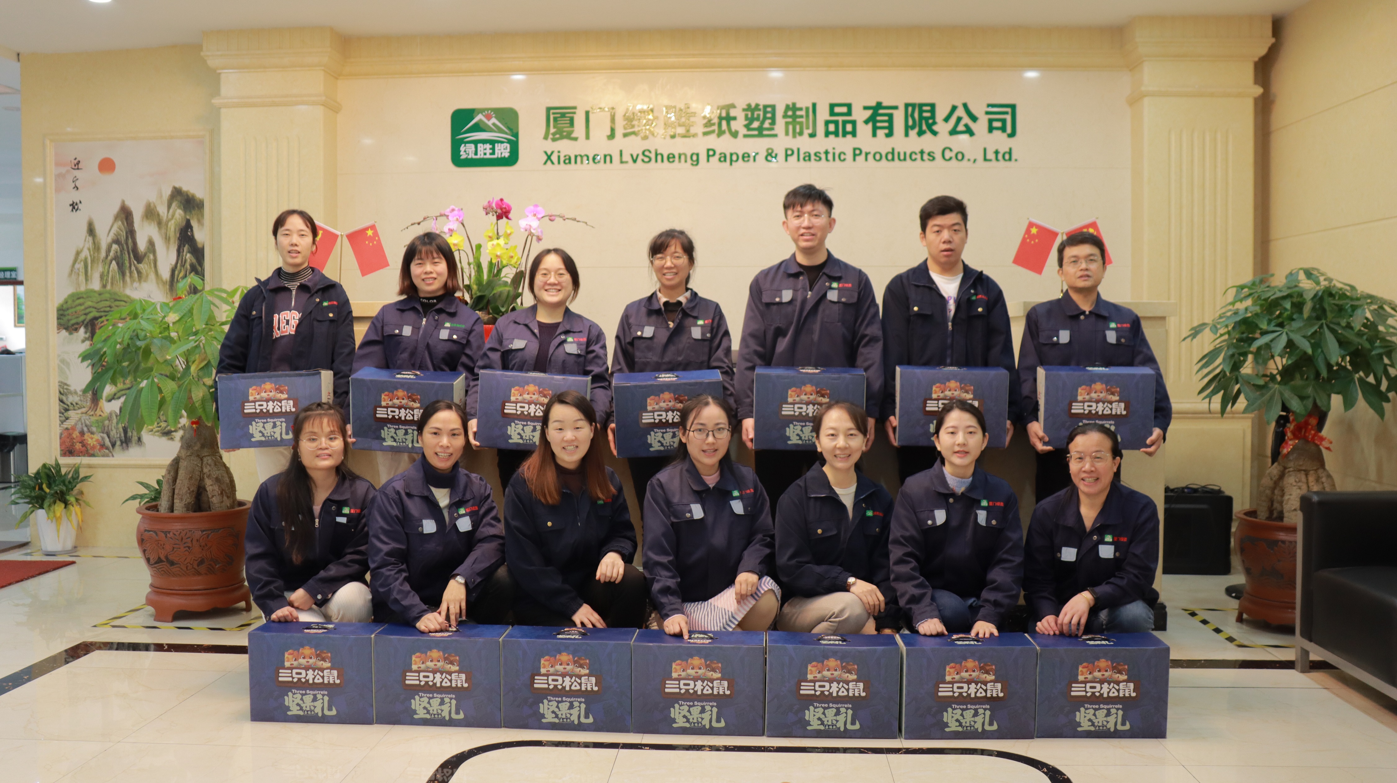 Spring Festival를 데우면 LVSHENG Company는 모든 직원에게 Spring Festival 선물을 보냅니다.